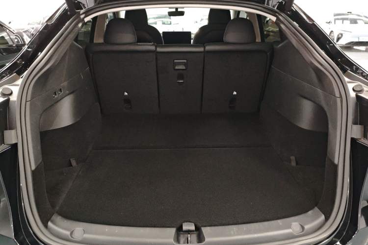 Used Tesla Model Y 2023 Long-Range All-Wheel-Drive Version
