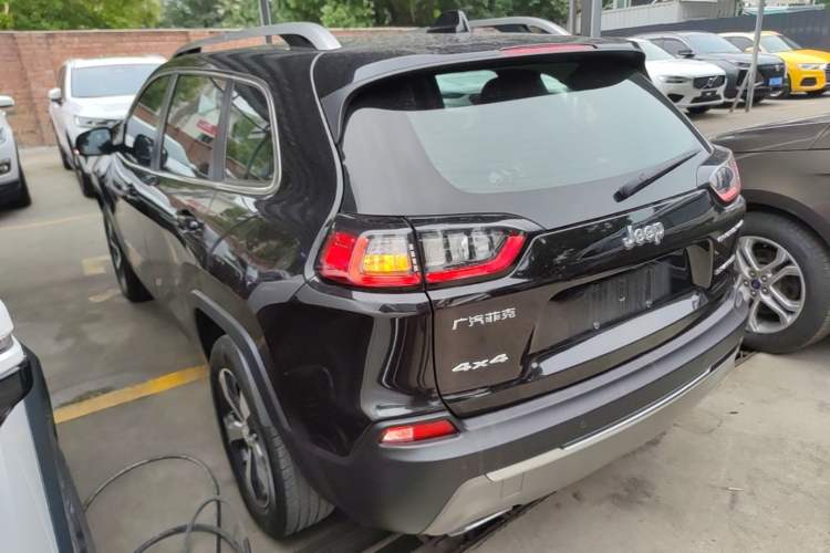 Used Jeep Cherokee 2019 2.0T Four-Wheel Drive Explorer Edition China VI Emission Standard
