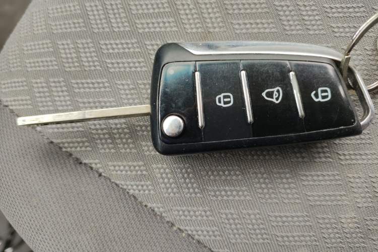 Used JAC Group Sunray 2017 2.0T Short-Wheelbase Mid-Roof Xingkuaiyun Multi-Purpose Commercial Vehicle Vehicle Key