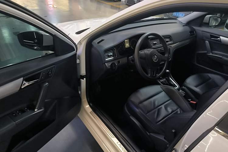 Used Volkswagen Gran Lavida 2013 1.6L Automatic Comfort Model Driver Seat