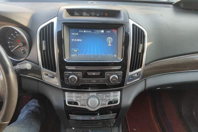 Used Haval H9 2015 2.0T Four-Wheel Drive Luxury 7-Seater Audio And AC Panel