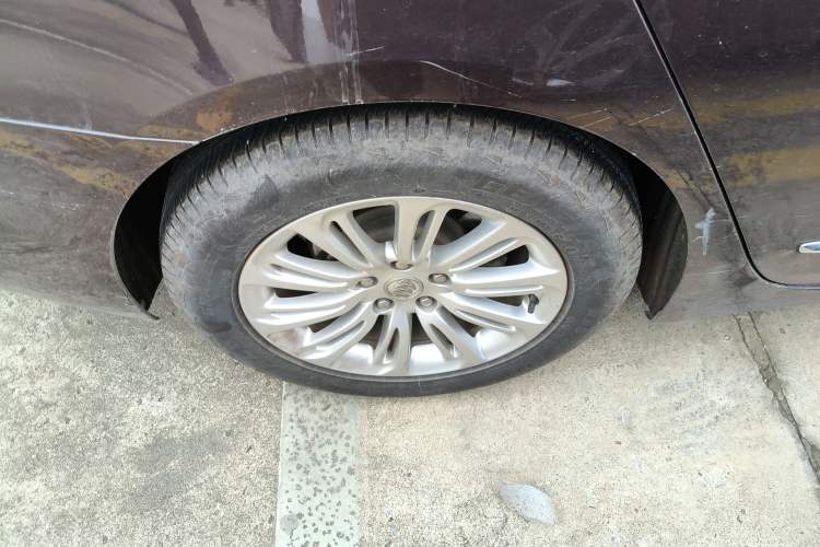 Used Buick LaCrosse 2016 Revised 20T Leading Edition Right Rear Wheel Hub