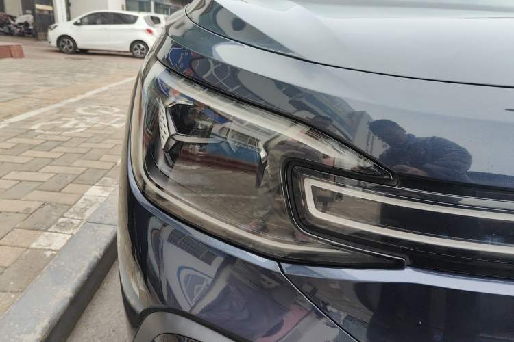 Used Volkswagen ID.6 CROZZ 2021 Long-Range PRO Edition Right Front Headlight