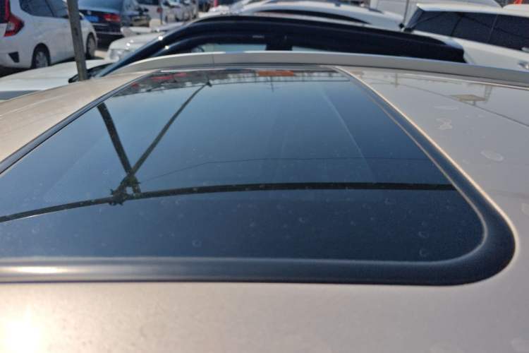 Used Geely Auto Vision X3 2020 1.5L CVT Luxury Model Roof