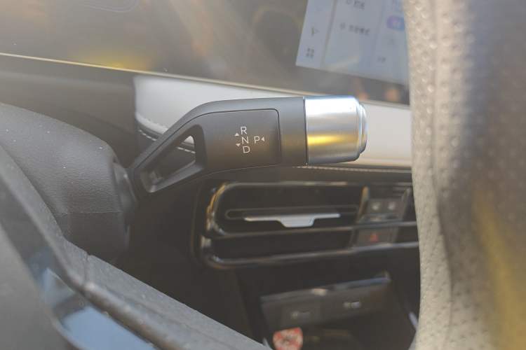 Used Geometry E Firefly 2024 301km Starlight
