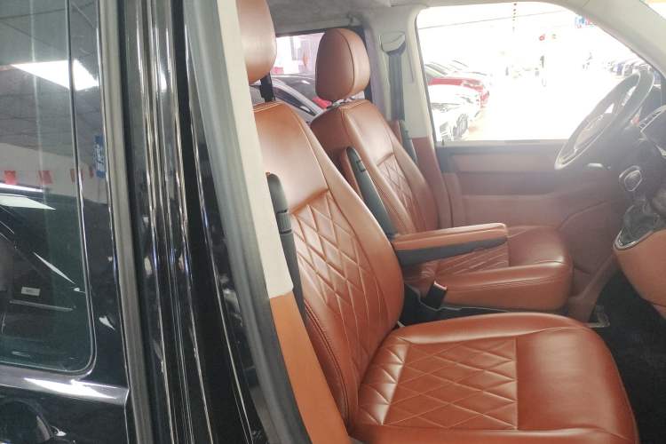 Used Volkswagen Caravelle 2018 2.0 TSI 4x4 Comfort Edition 7 Seats Right Front Seat