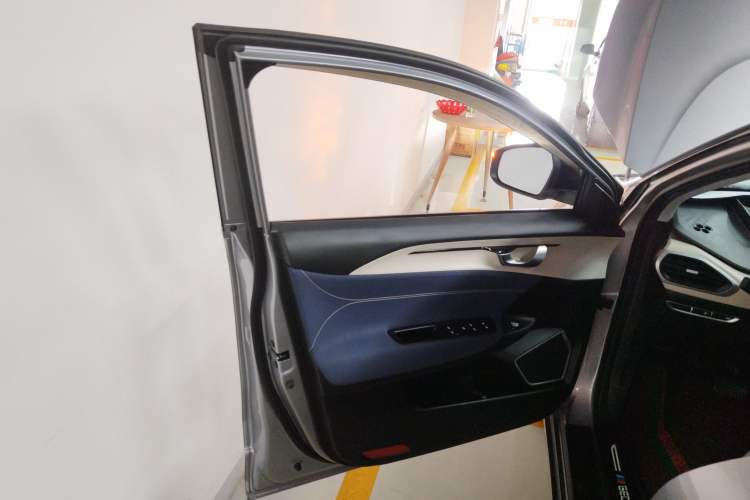 Used Geometry A 2022 Pro 600KM Red Apple Plus