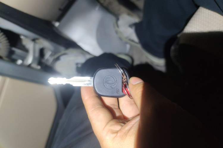 Used CHANGAN KUAYUE Xing V3 2023 1.3L Gasoline Comfort Model 5-Seater Passenger Vehicle Vehicle Key