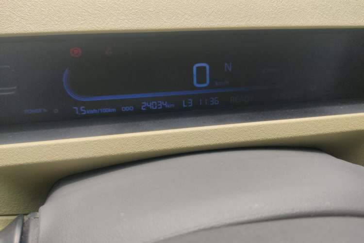 Used Geely Galaxy Panda 2024 200km Panda Rider Odometer Close Up