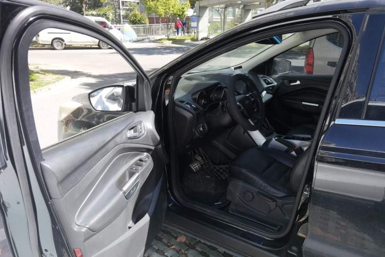 Used Ford Kuga 2013 1.6L GTDi Two-Wheel-Drive Comfort Model Driver Seat