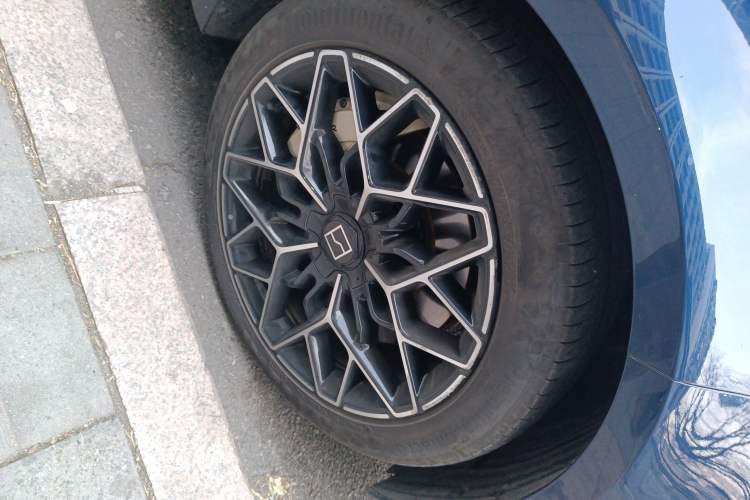 Used Zeekr 001 2024 WE Edition 100 kWh Rear-Drive Right Front Wheel Hub