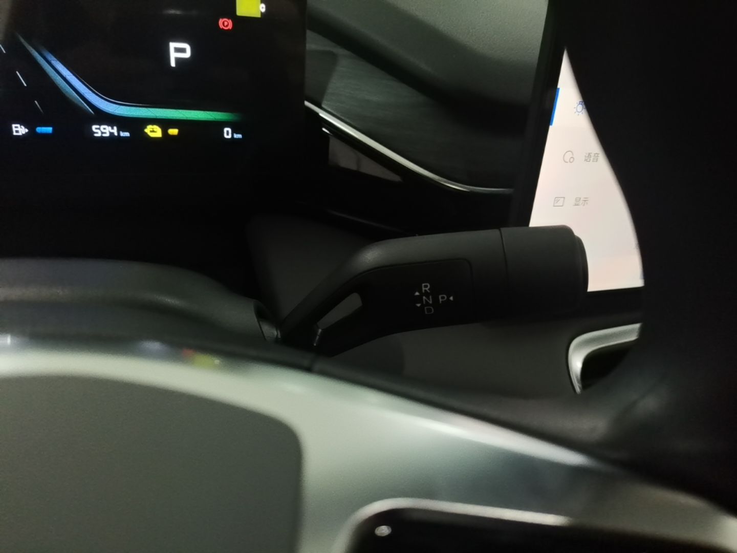 Geely Galaxy L6 2025 EM-i 60km Launch Edition — снимка 16