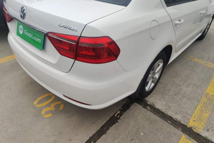 Used Volkswagen Lavida 2013 Revised Classic 1.6L Automatic Fashion Edition
