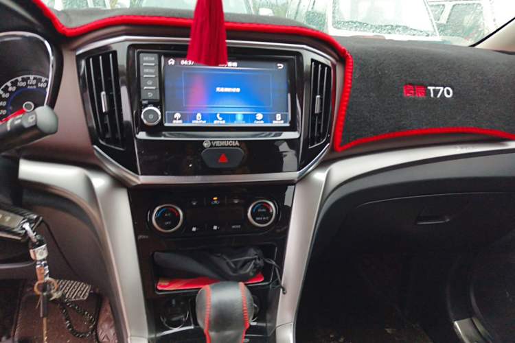 Used Venucia T70X 2016 2.0L CVT SmartFun Sport Edition
