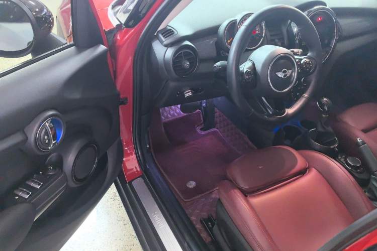 Used MINI 2016 1.5T COOPER Pioneer Edition Five-Door Model Driver Seat