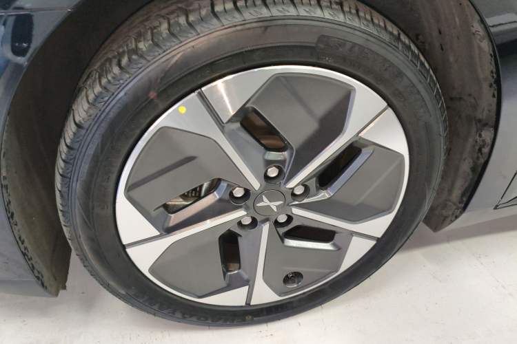 Used XPeng MONA M03 2024 620 with Ultra-Long Range Left Front Wheel Hub