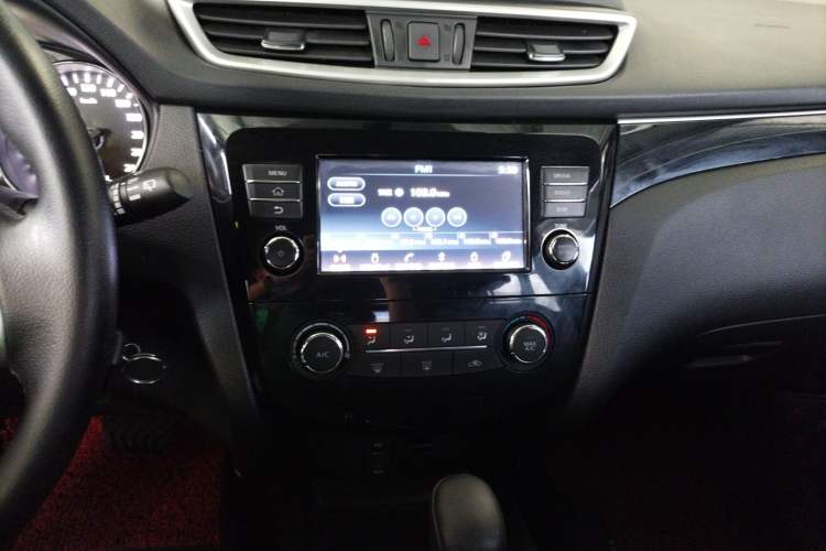 Used Nissan Qashqai 2017 2.0L CVT Smart Enjoyment Version China V Standard Audio And AC Panel