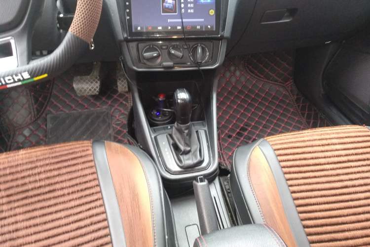 Used Volkswagen Santana 2018 1.5L Automatic Fashion Edition Gear Lever