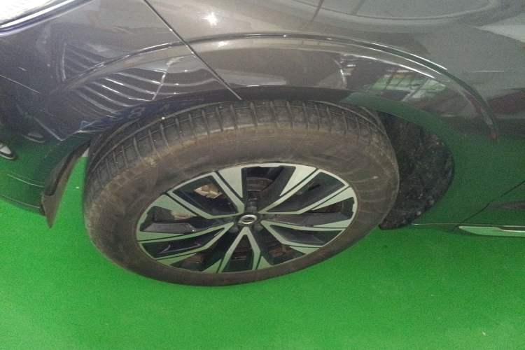 Used Volvo XC60 2023 B5 4x4 Smart Luxury Edition Exterior 4