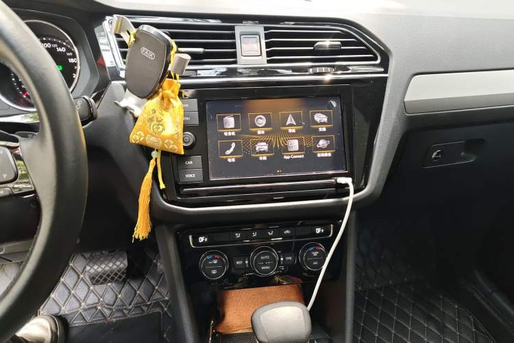 Used Volkswagen Tiguan L 2019 330TSI Automatic Two-Wheel Drive Panoramic Comfort Edition China VI Standard Audio And AC Panel