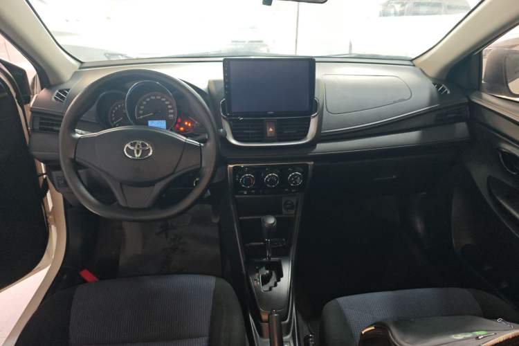 Used Toyota YARiS L Zhi Xiang 2019 1.5G CVT Xuan Dong Edition China VI standard Center Console