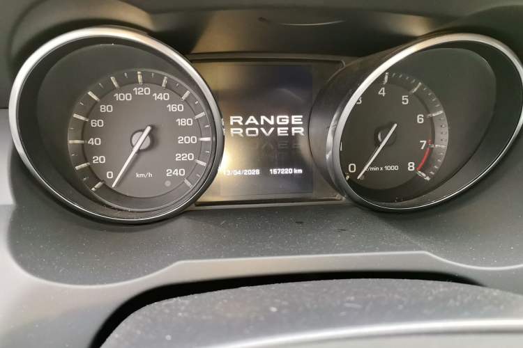 Used Land Rover Range Evoque 2013 2.0T 5-Door Yaozhen Edition Odometer Close Up