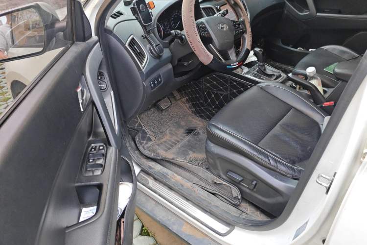 Used Hyundai ix25 2015 1.6L Automatic Two-Wheel-Drive Deluxe DLX Model Driver Seat