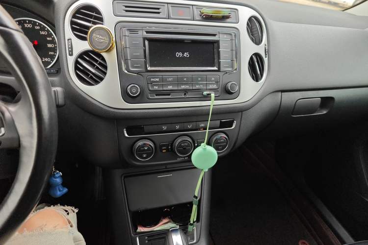 Used Volkswagen Tiguan 2017 300TSI Automatic Two-Wheel Drive Silk Road Comfort Edition Audio And AC Panel