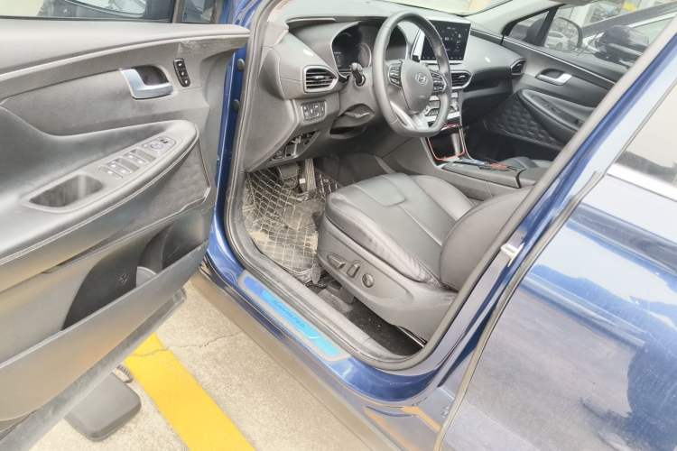 Used Hyundai Santa Fe 2020 380 TGDi Automatic All-Wheel Drive DLX HTRAC Prestige PLUS Driver Seat