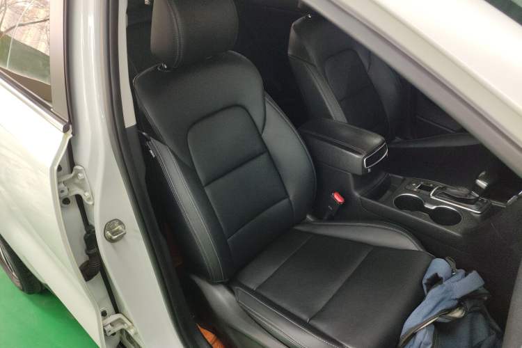 Used Kia KX5 2017 1.6T Automatic Two-Wheel Drive 15th Anniversary Special Edition DLX Right Front Seat