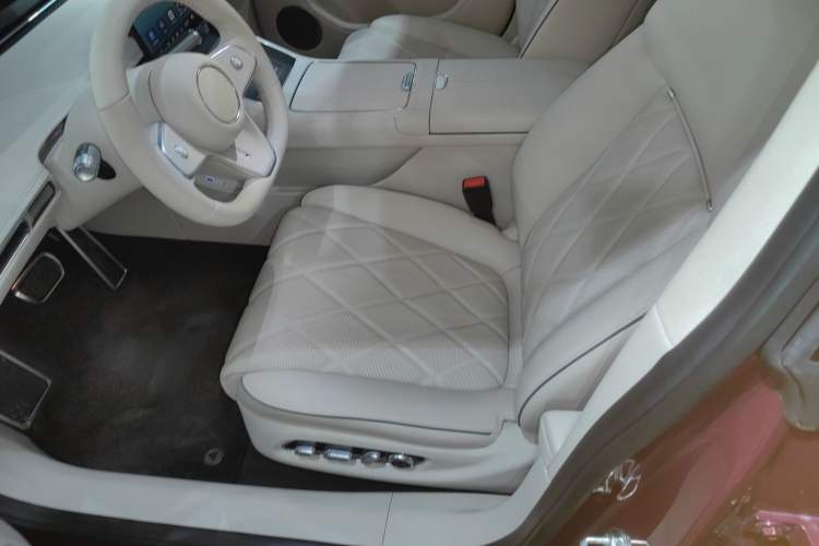 Used Hima Stelato S9 2025 Extended-Range Ultra Left Front Seat