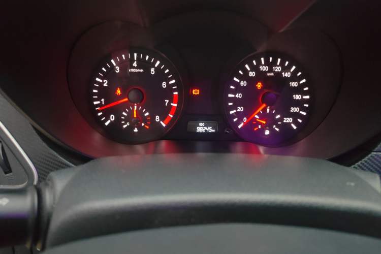 Used Haima Fumei 2014 M5 1.6L Manual Elite Model Odometer Close Up