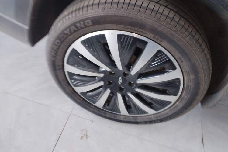 Used Fengyun T8 2025 1.5T 130km Deluxe Version 5 Seats Right Rear Wheel Hub