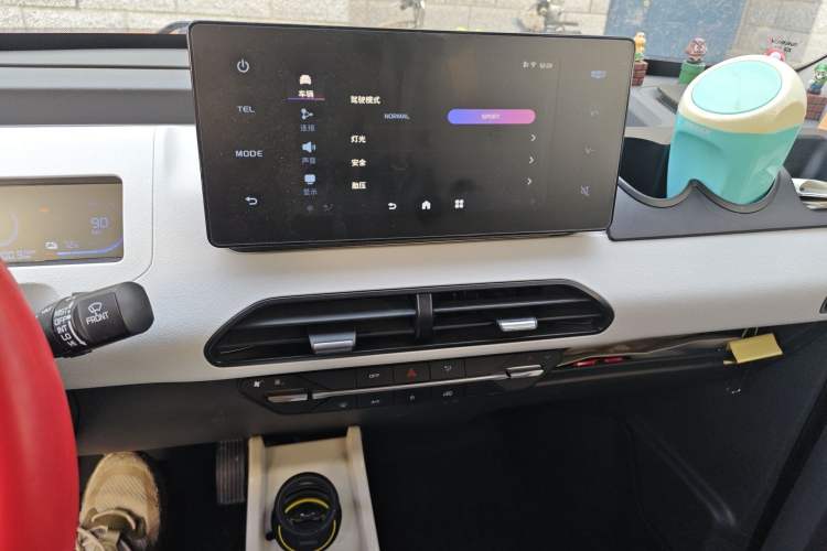 Used Geely Galaxy Panda 2023 Panda Mini 120km Super Cute Bear Audio And AC Panel