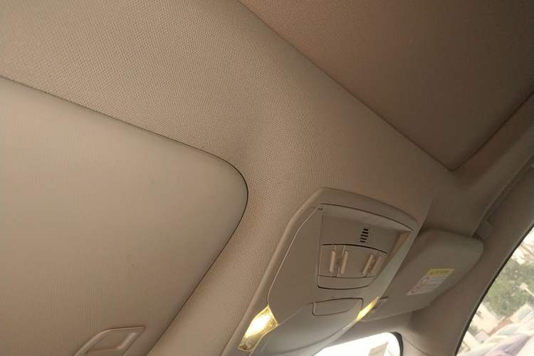 Used Ford Kuga 2018 EcoBoost 180 Two-Wheel-Drive Luxury Wing Edition Headliner