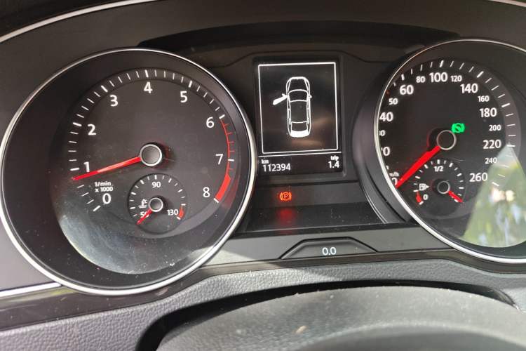 Used Volkswagen Magotan 2017 330TSI DSG Luxury Model Odometer Close Up