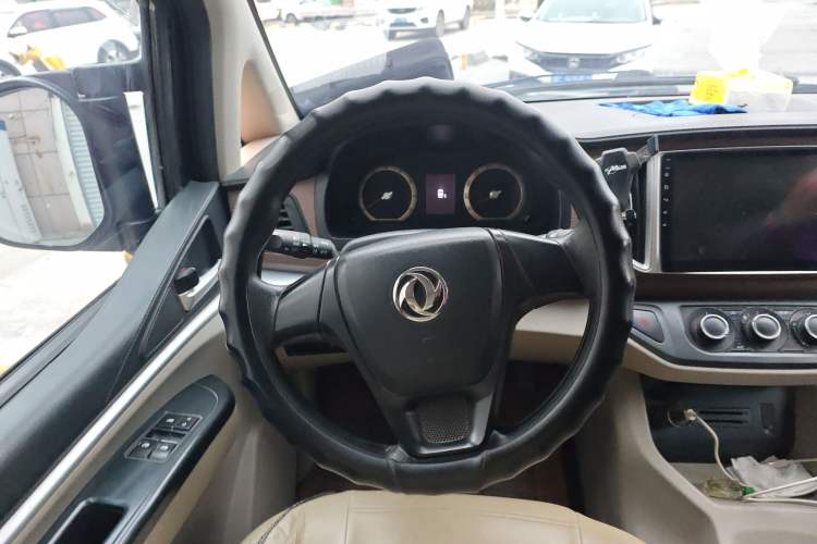 Used FORTHING Lingzhi 2019 Facelifted M5L 1.6L 9-Seater Base Model China VI Standard
