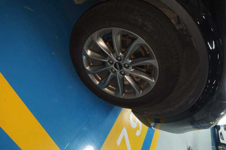 Used Lincoln Corsair 2021 2.0T Two-Wheel Drive Deluxe Edition Right Front Wheel Hub