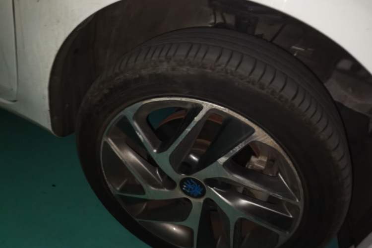 Used BYD Qin New Energy 2018 Qin EV450 Smart Connect Prestige Model Right Front Wheel Hub