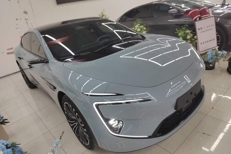 Used Avatr 12 2025 Year Updated Ultra Extended-Range Version Front Right 45 Deg