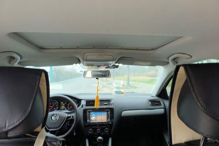 Used Volkswagen Sagitar 2015 1.6L Manual Comfort Model