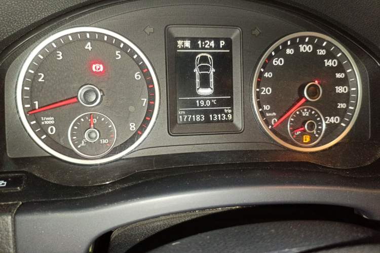 Used Volkswagen Tiguan 2012 1.8TSI Automatic Two-Wheel Drive Elite Edition Odometer Close Up