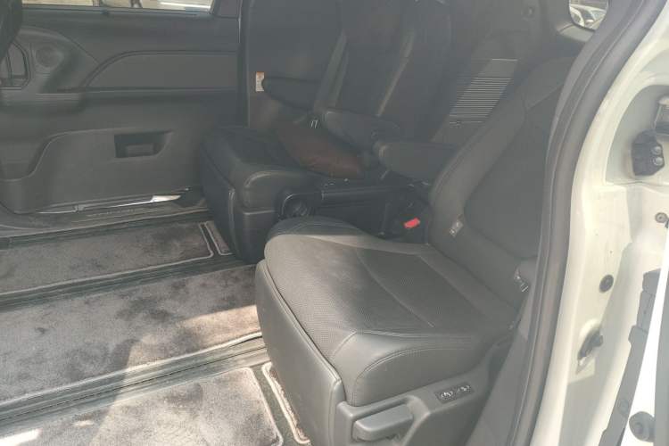 Used Toyota SIENNA 2024 2.5L Hybrid Luxury Edition
