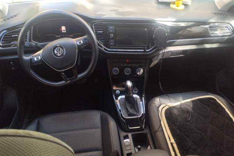 Used Volkswagen T-ROC 2020 280TSI DSG Two-Wheel Drive Comfort Version Center Console