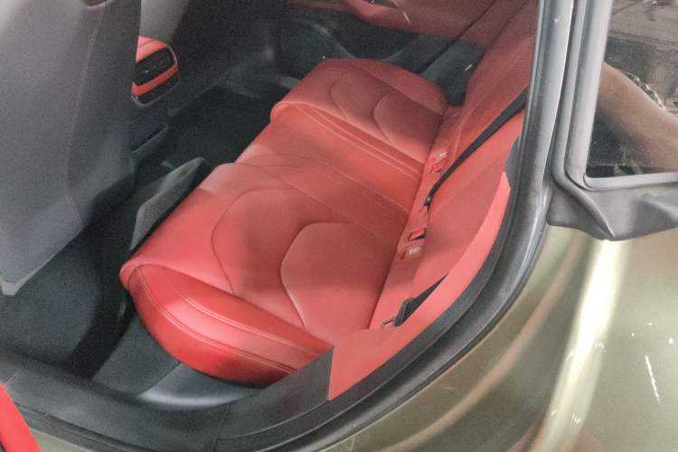 Used Xiaomi Auto SU7 2024 Four-Wheel Drive Ultra-Long Range Advanced Intelligent Driving Max Edition