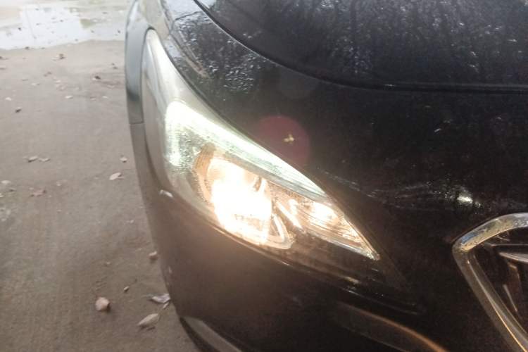 Used Buick LaCrosse 2016 20T Leading Model Right Front Headlight