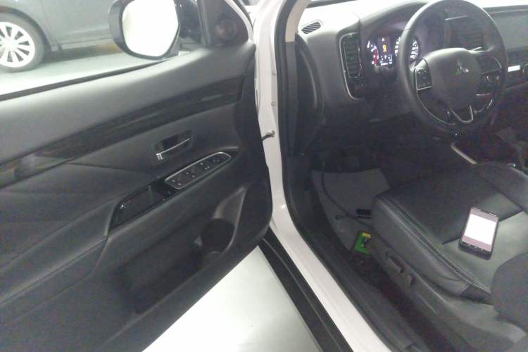 Used Mitsubishi Outlander 2019 2.0L Two-Wheel Drive Comfort Edition 5 Seats China VI Standard