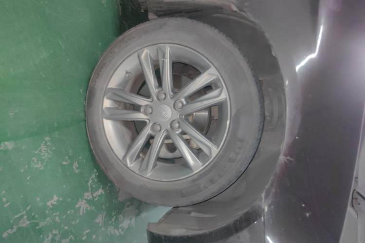 Used Geely Auto Emgrand 2017 Sedan Million Edition 1.5L CVT Upward Version Right Front Wheel Hub