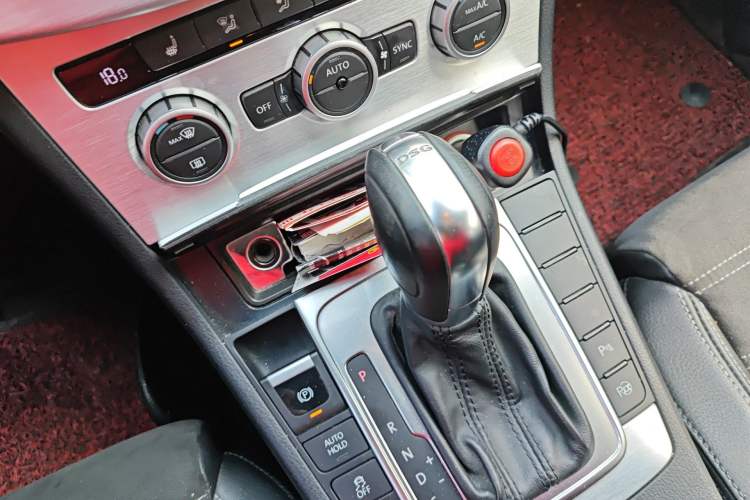 Used Volkswagen FAW-Volkswagen CC 2015 1.8TSI Luxury Model
