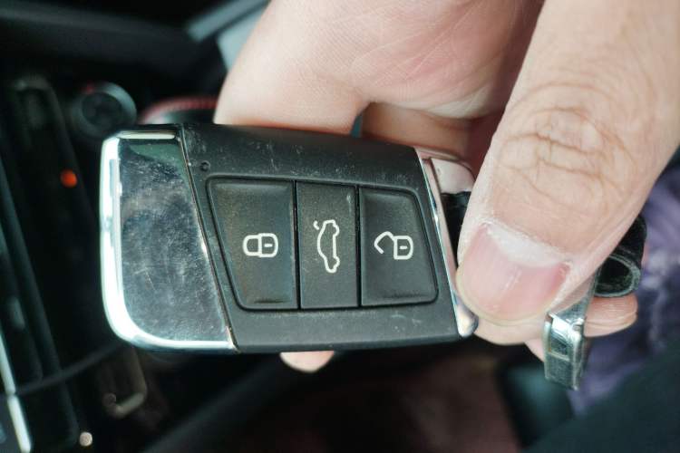 Used Volkswagen Magotan 2018 330TSI DSG Advanced Model Vehicle Key